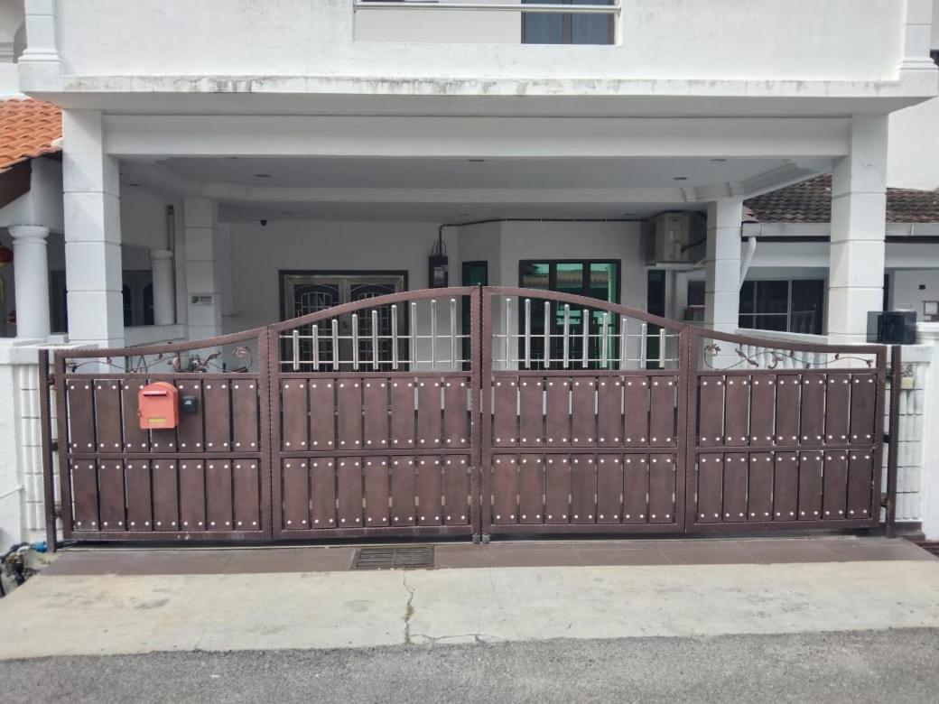 2 Storey 5Br 16Pax Semabok Taman Cheng Ho, 3 By Myplace Melaka Zewnętrze zdjęcie